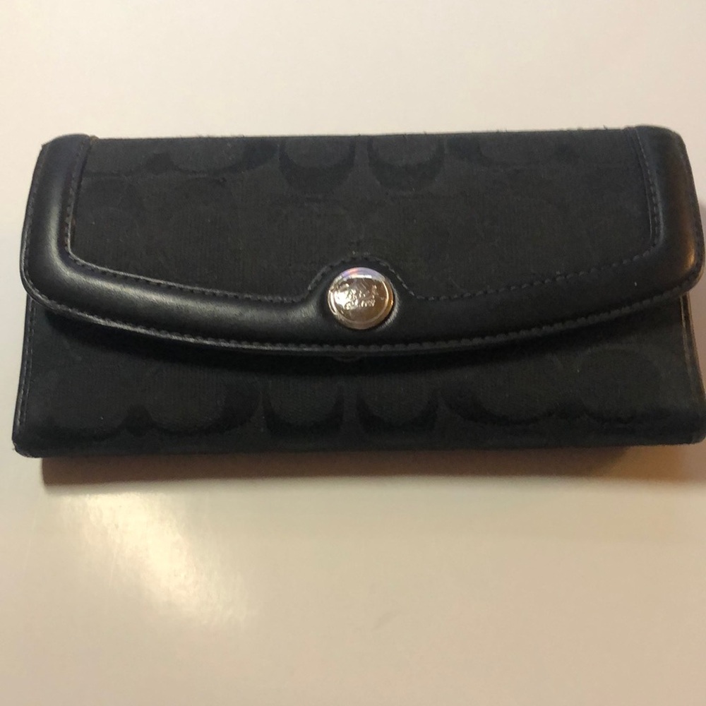 Elegant vintage Black Coach Women's Wallet